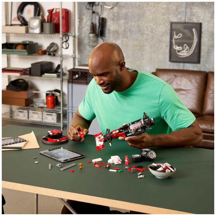 LEGO Icons Ferrari F2004 & Michael Schumacher 11375