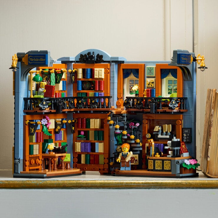 LEGO Icons Bookstore: Book Nook 11379 LEGO Icons Bookstore: Book Nook 11379