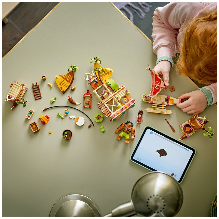 LEGO Kakamora Barge 43258