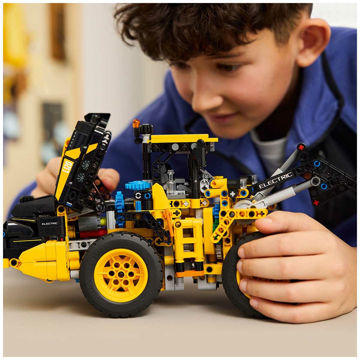 LEGO Volvo L120 Electric Wheel Loader 42209