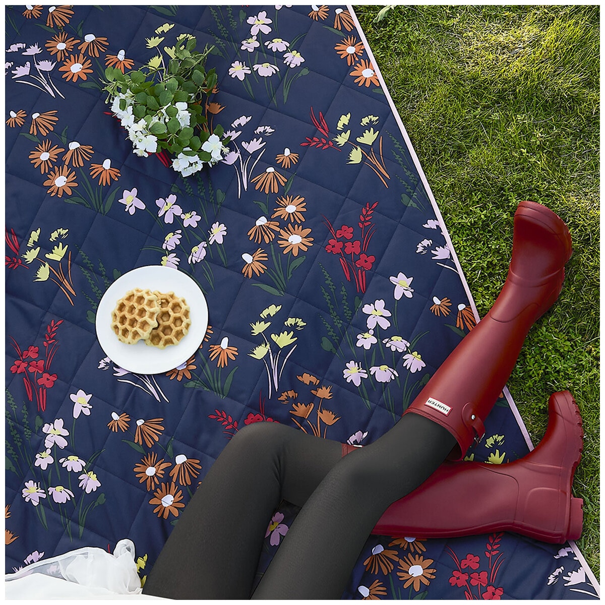 Hunter Outdoor Picnic Blanket Beatrix Blue Multi