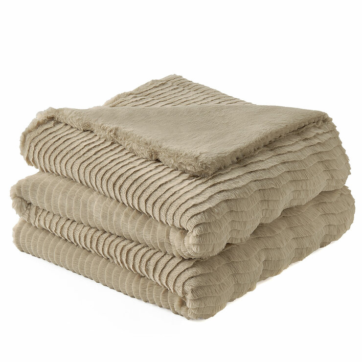 Casual Living Faux Fur Throw 127cm x 177cm