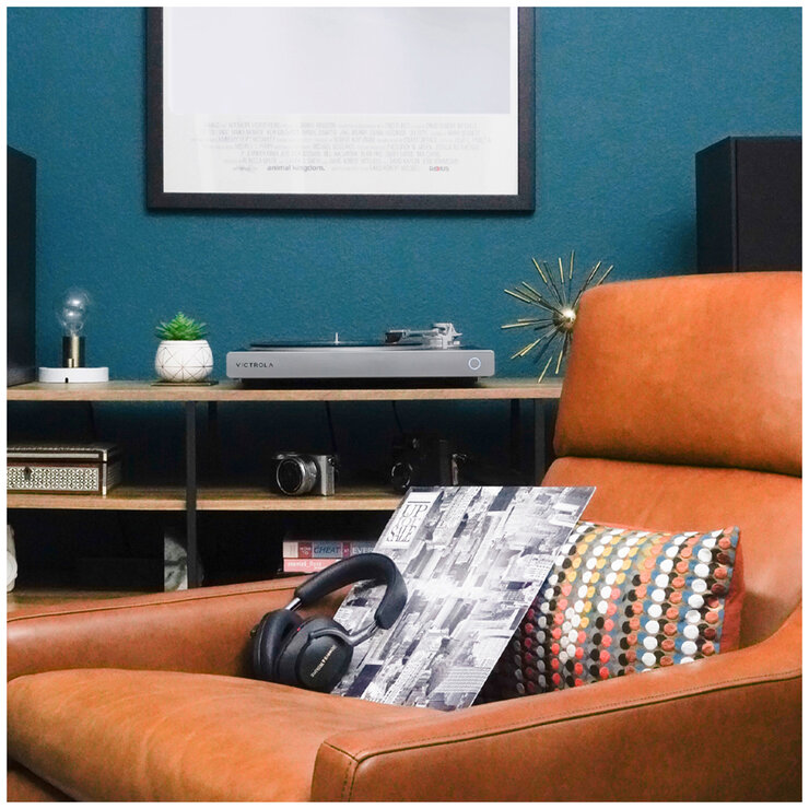 Victrola Hi-Res Carbon Turntable VTR-2500-BSL-INT Victrola Hi-Res Carbon Turntable VTR-2500-BSL-INT