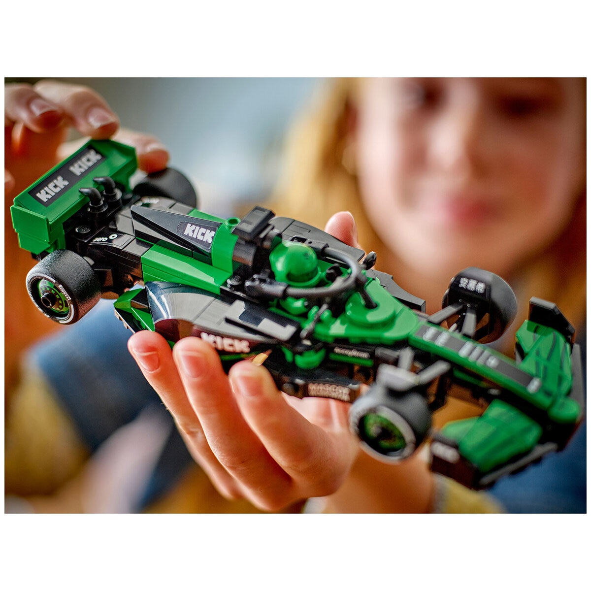 LEGO Speed Champions KICK Sauber F1 Team C44 Race Car 77247