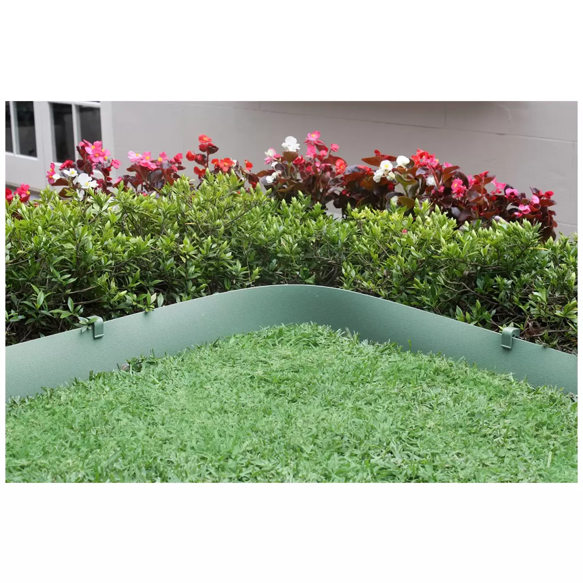 Greenlife Plastic Garden Edging 2 x 1000 x 15cm with 20 Pegs