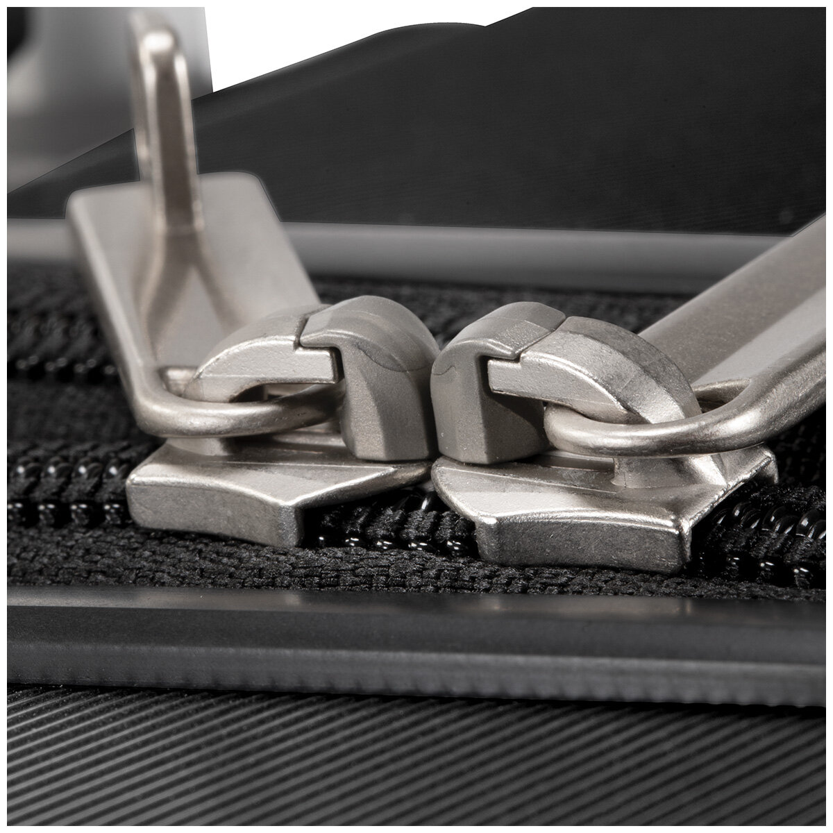 Ricardo Beverly Hills Vista Point 2 Piece Luggage Set