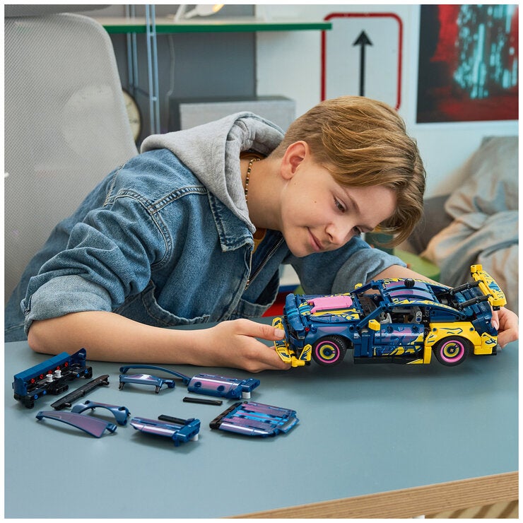 LEGO Technic Custom Garage Ford Mustang GT Car 42236