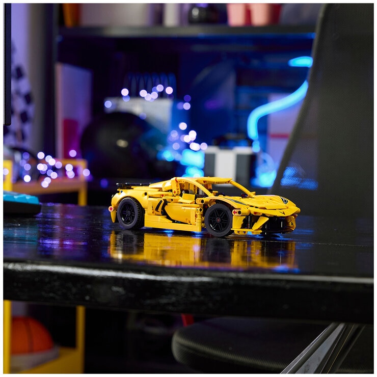 LEGO Technic Chevrolet Corvette Stingray 42205