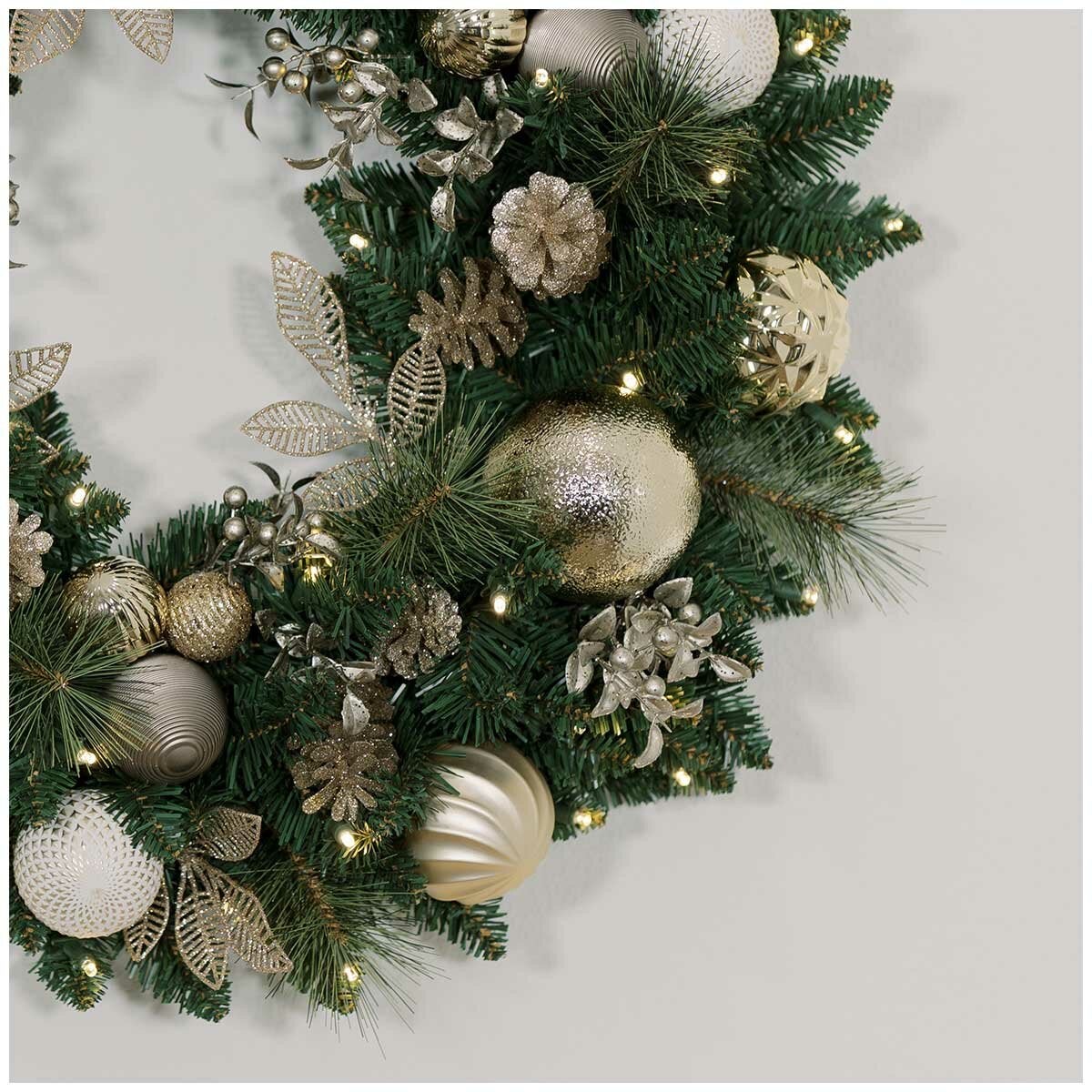 CGH 76.2cm Pre-Lit Decorated Holiday Wreath Metallic