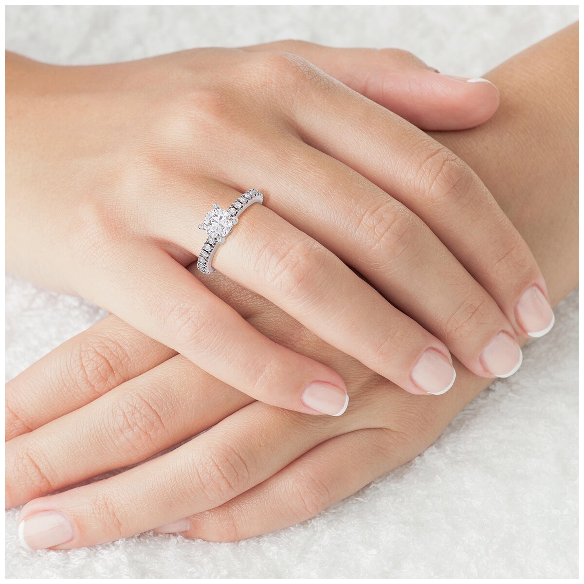 18KT White Gold 1.35ctw Round Diamond Cut 1.00ctw Centre Ring