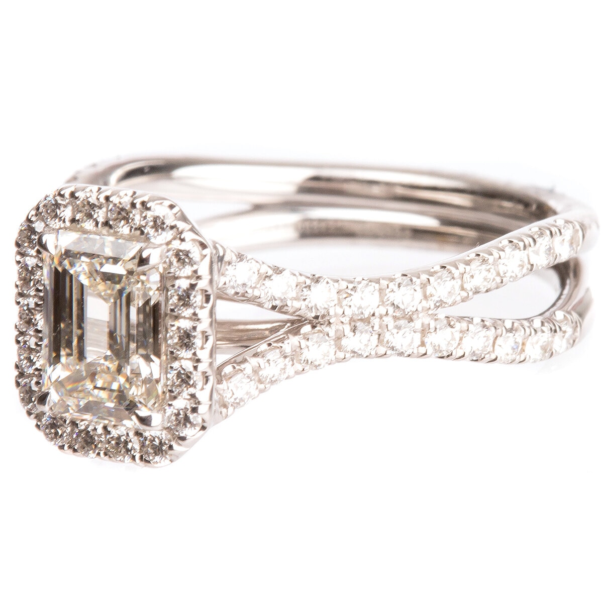 18KT White Gold 1.71ctw Diamond Halo Emerald Ring with 1ctw Centre Stone