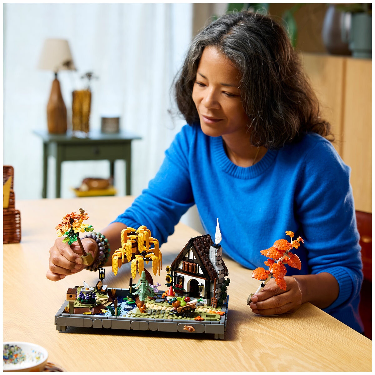 LEGO Icons Autumn Cottage Garden 11372