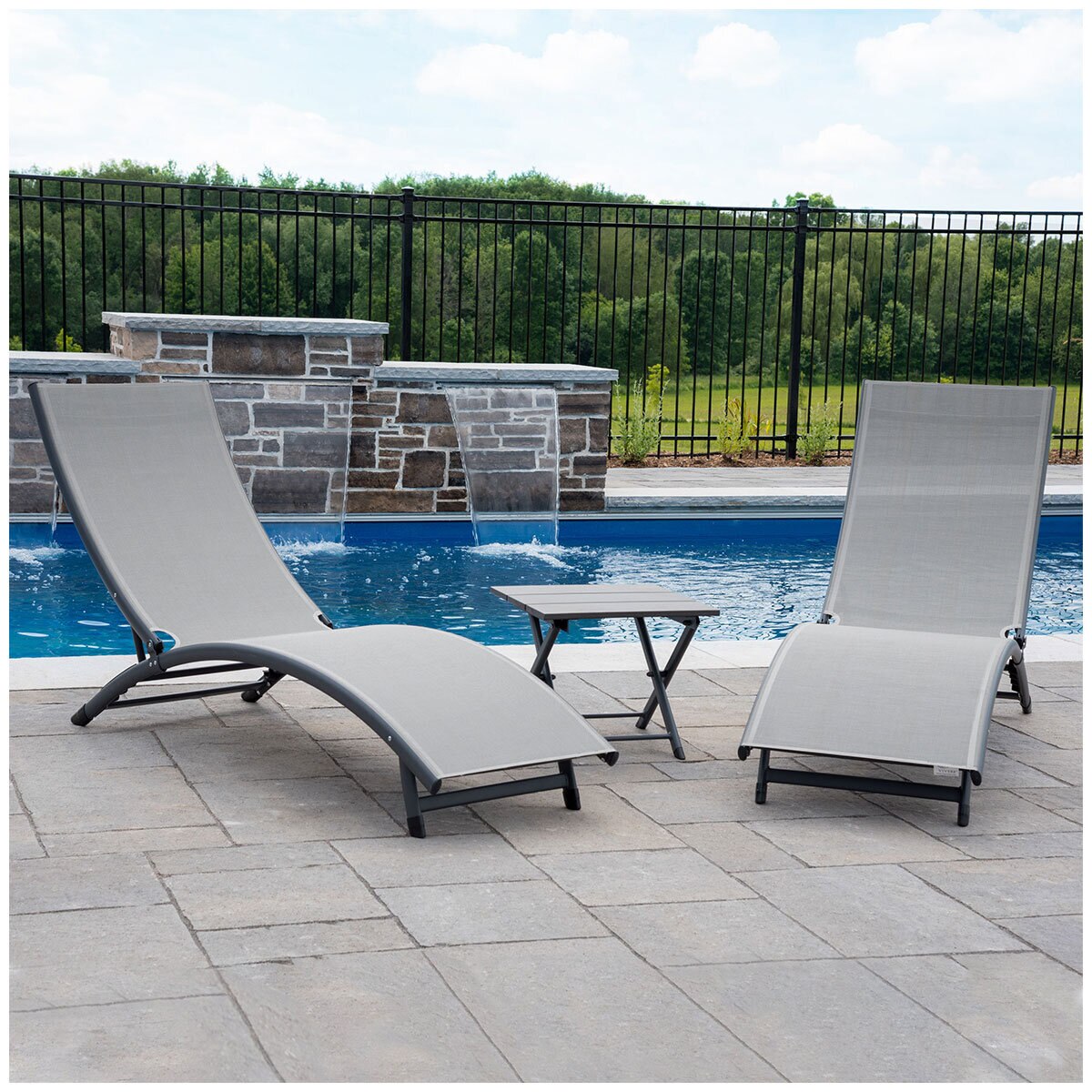 Vivere Chaise Lounges & Table