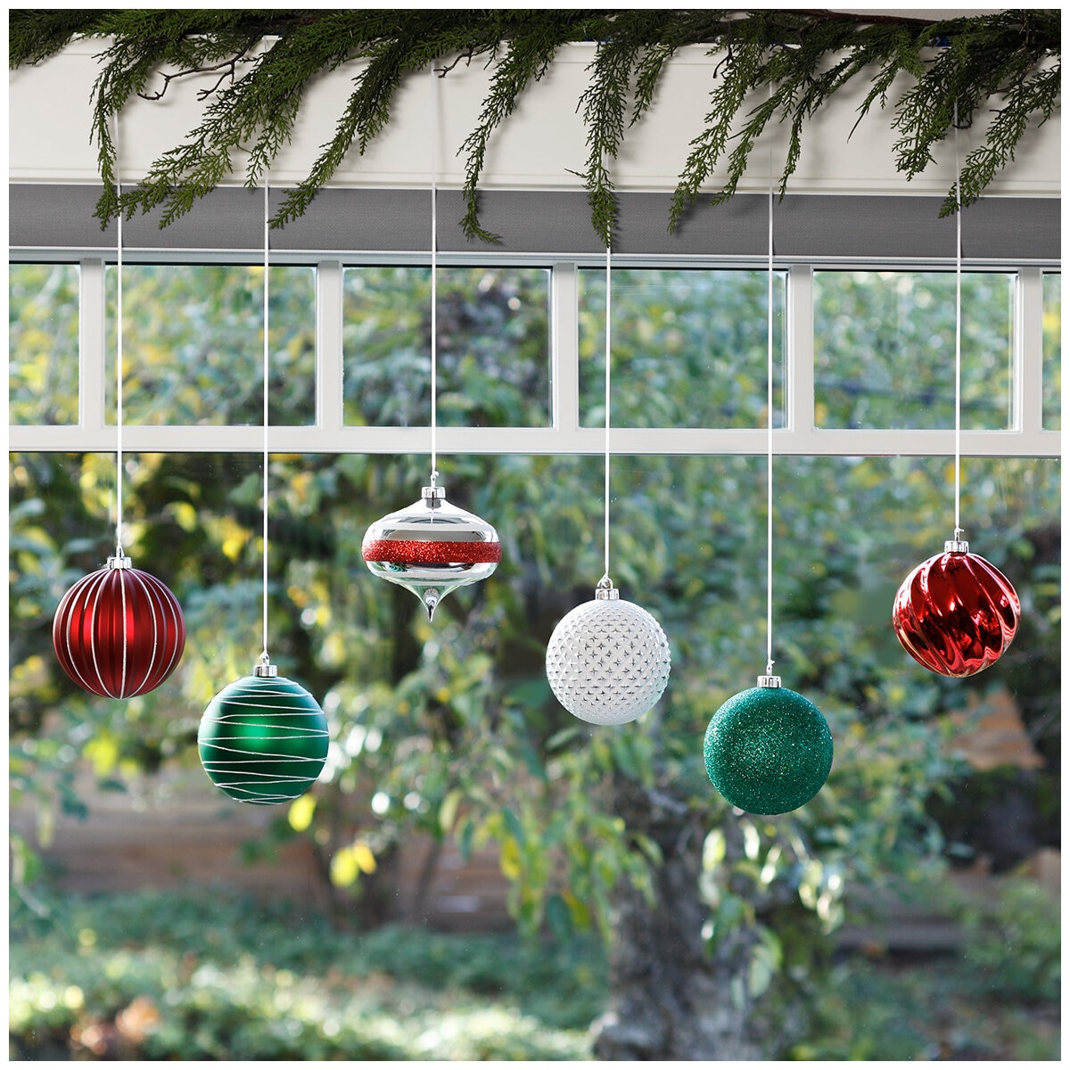 CG Hunter Shatter Resistant Red and Green Ornaments 150mm12 Pack