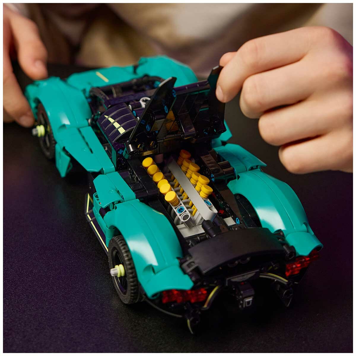 LEGO Aston Martin Valkyrie 42208