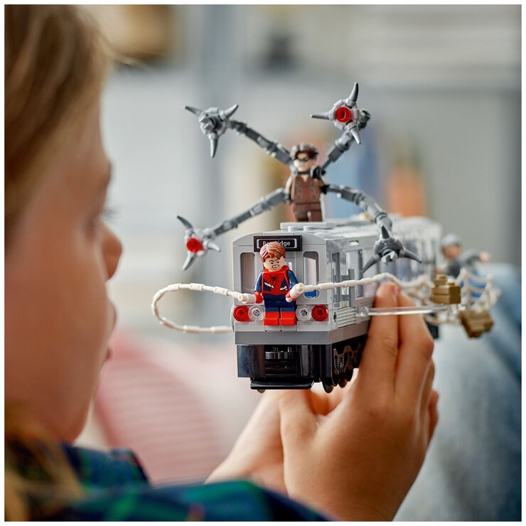 LEGO Marvel Spider-Man vs. Doc Ock Subway Train Scene 76321