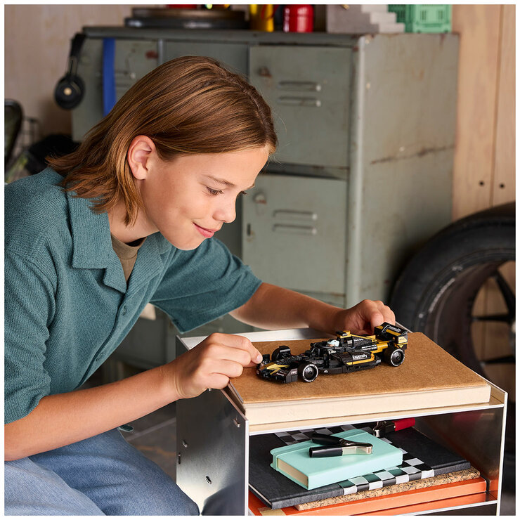 LEGO Speed Champions APXGP Team Race Car from F1 The Movie 77252