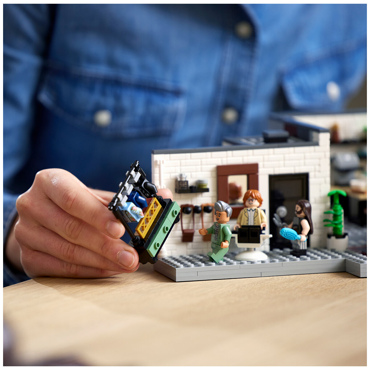 LEGO Icons Queer Eye - The Fab 5 Loft 10291