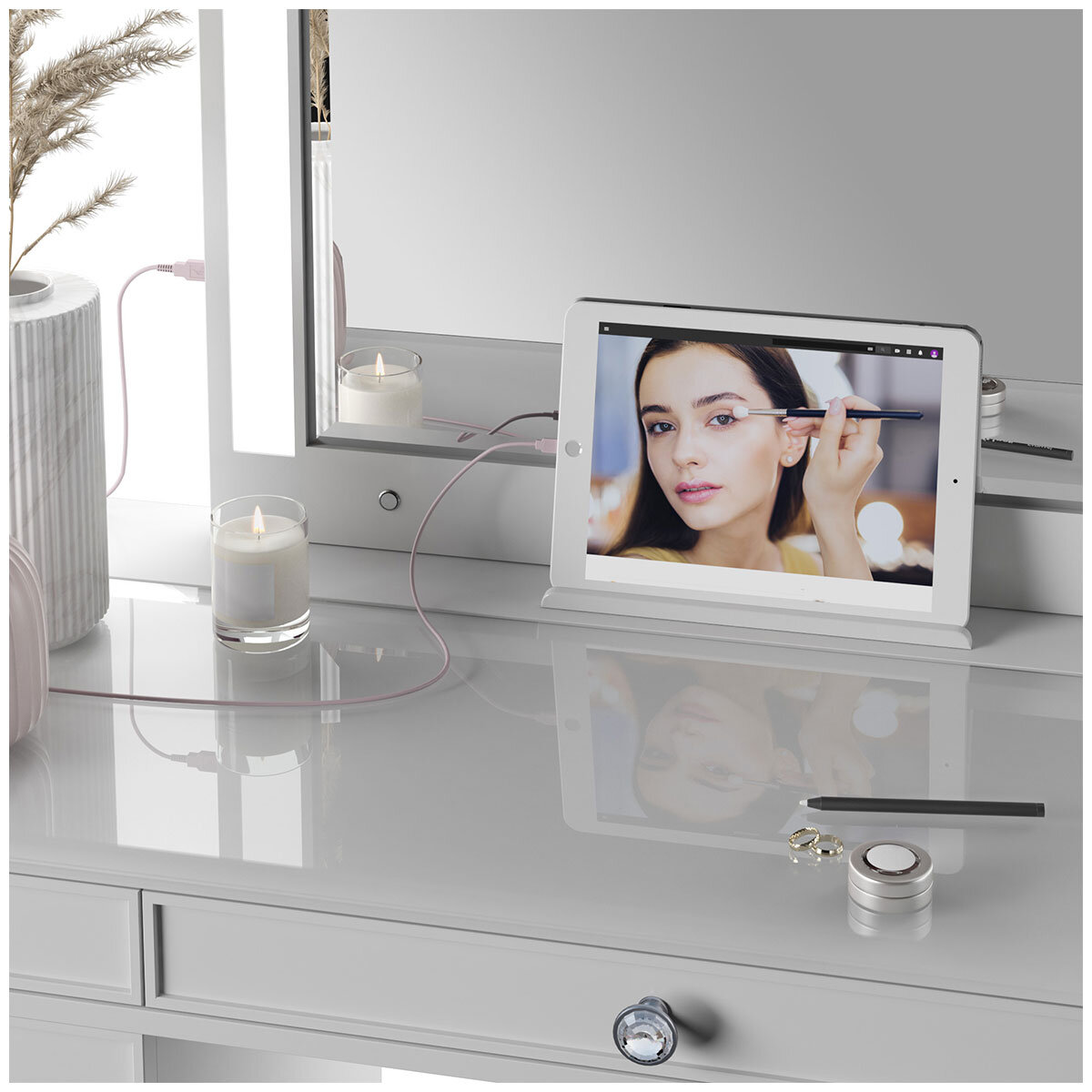 Tresanti Vanity Table With Led Lighted Mirror