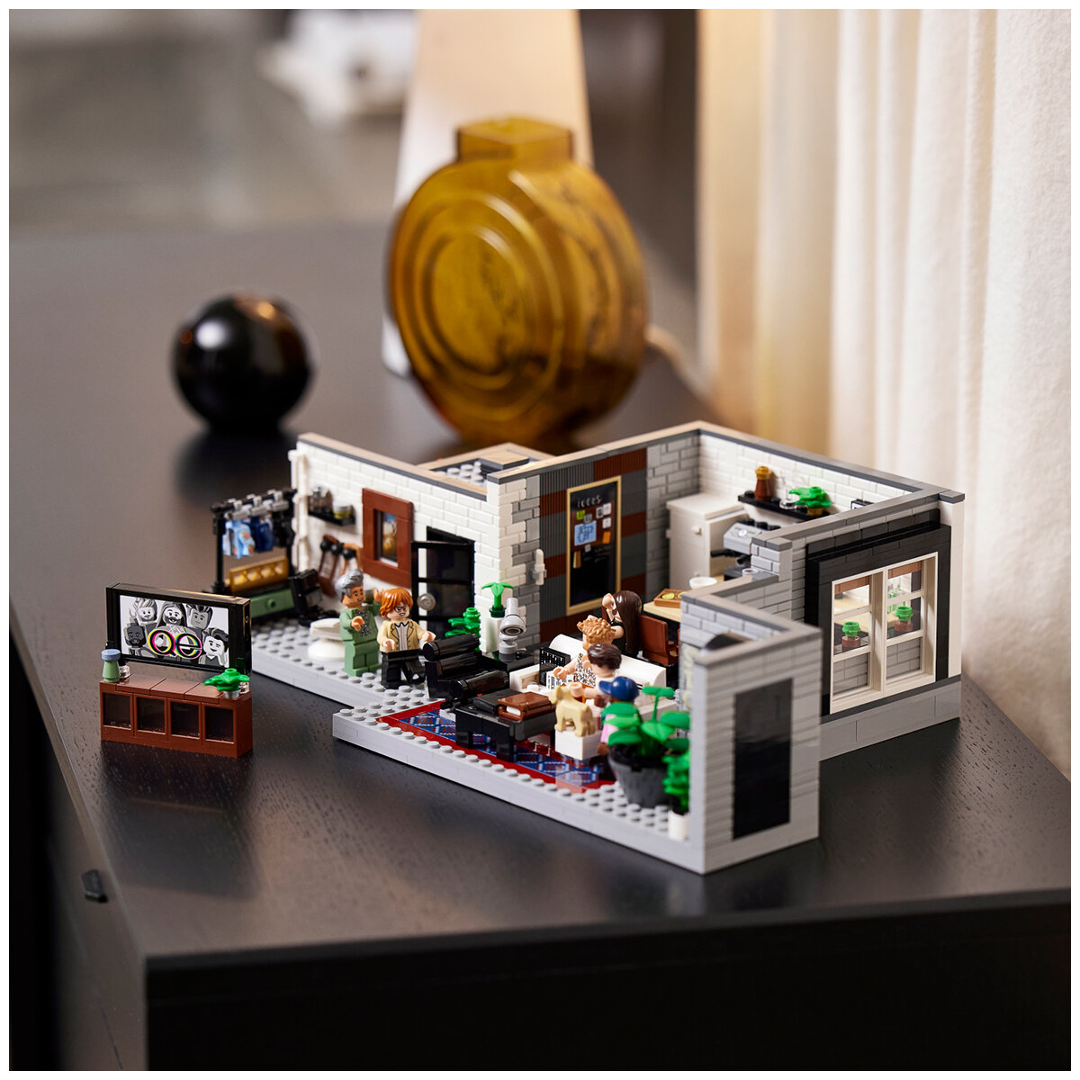 LEGO Icons Queer Eye - The Fab 5 Loft 10291