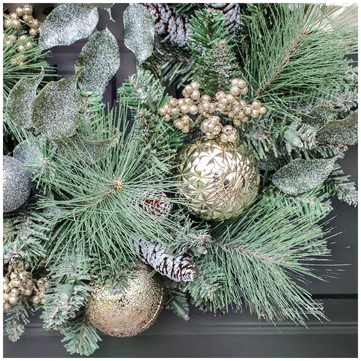Pre-Lit Decorated Holiday Artificial Wreath 61cm