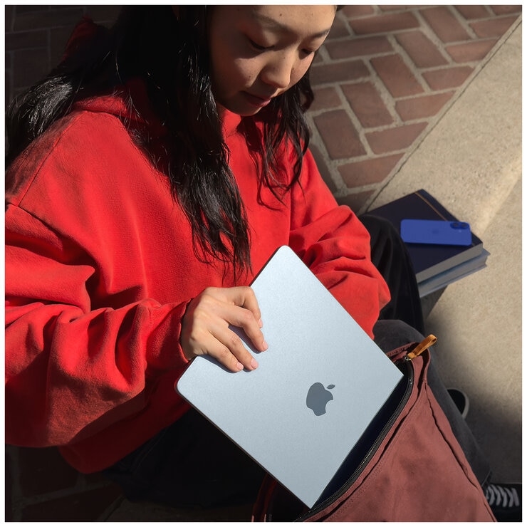 MacBook Air 13 Inch Apple M4 Chip Starlight