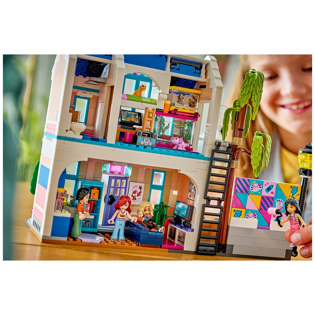 LEGO Friends Liann’s Family House 42687
