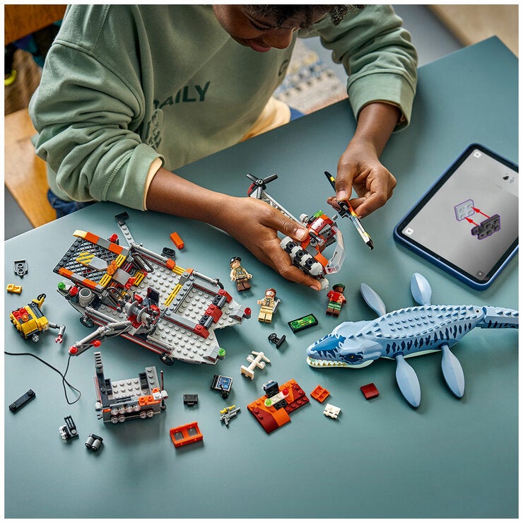 LEGO Jurassic World Mosasaurus Dinosaur Boat Attack 77983 LEGO Jurassic World Mosasaurus Dinosaur Boat Attack 77983