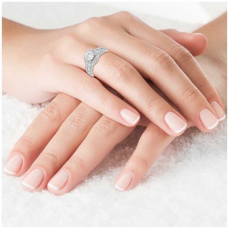 18KT White Gold 2.00ctw Round Diamond 0.90ct Centre Ring