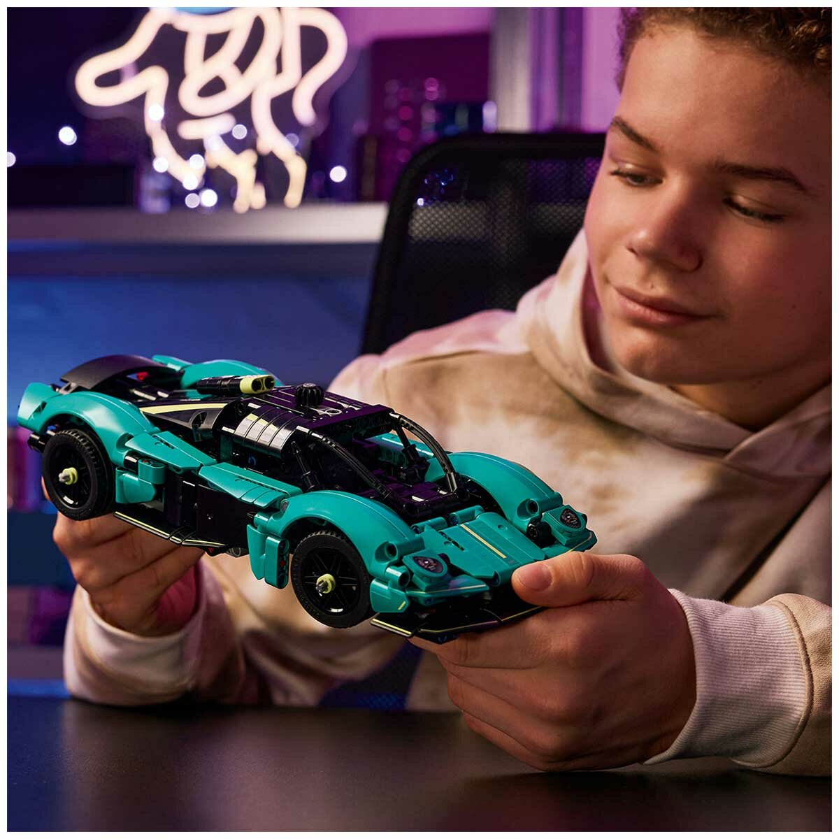 LEGO Aston Martin Valkyrie 42208
