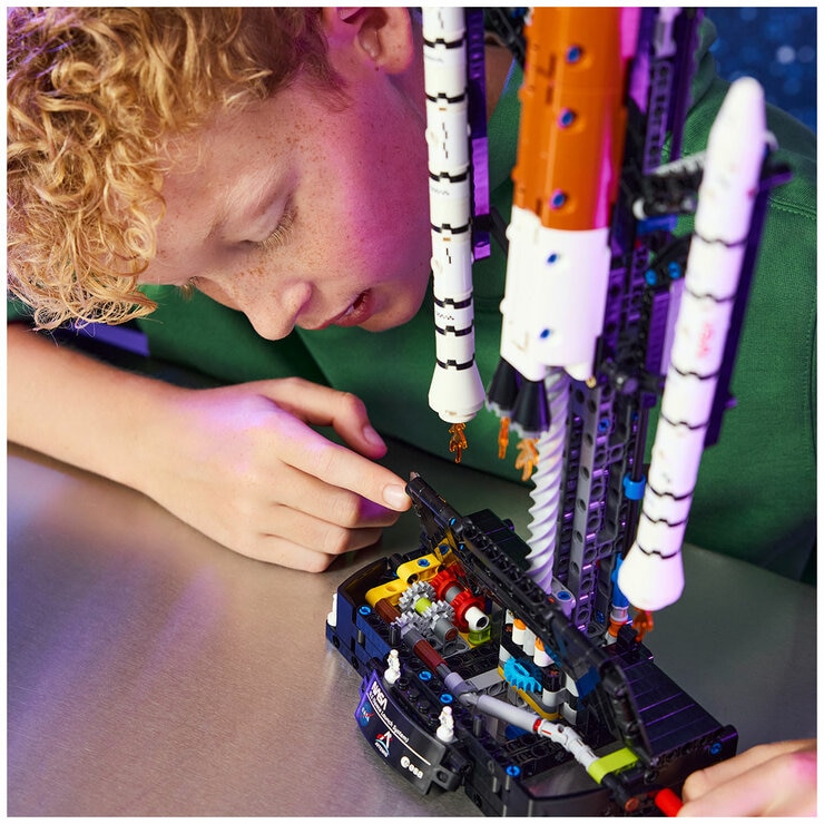 LEGO Technic NASA Artemis Space Launch System Rocket 42221