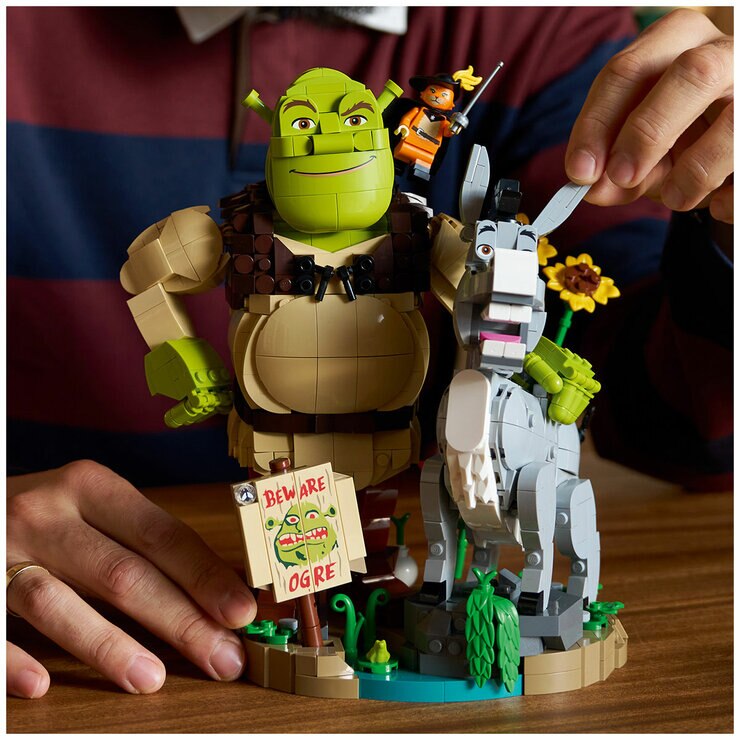 LEGO Shrek, Donkey & Puss in Boots Figure Kit 72423 LEGO Shrek, Donkey & Puss in Boots Figure Kit 72423