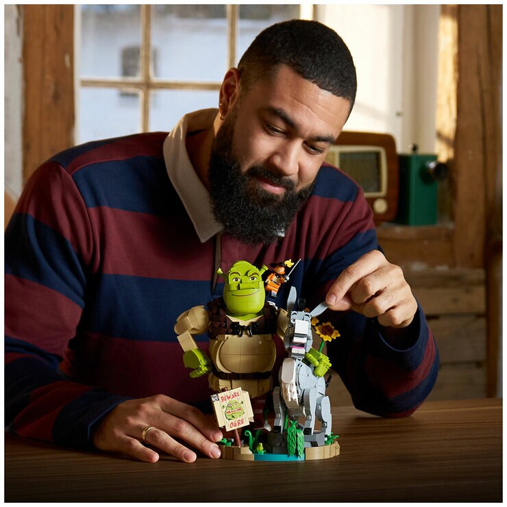 LEGO Shrek, Donkey & Puss in Boots Figure Kit 72423 LEGO Shrek, Donkey & Puss in Boots Figure Kit 72423