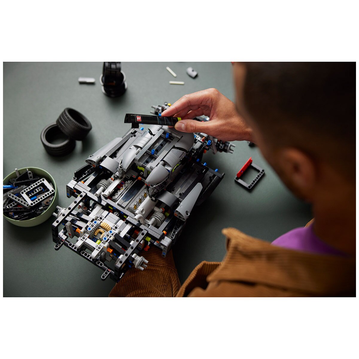 LEGO Peugeot 9X8 24H Le Mans Hybrid Hypercar 42156