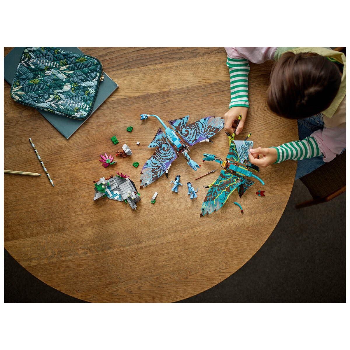 LEGO Avatar Jake and Neytiri's First Banshee Flight 75572